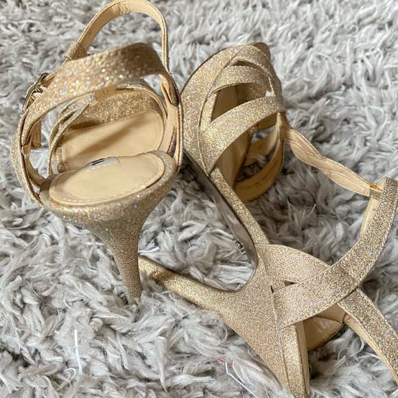 Heels - Picture 3 of 4